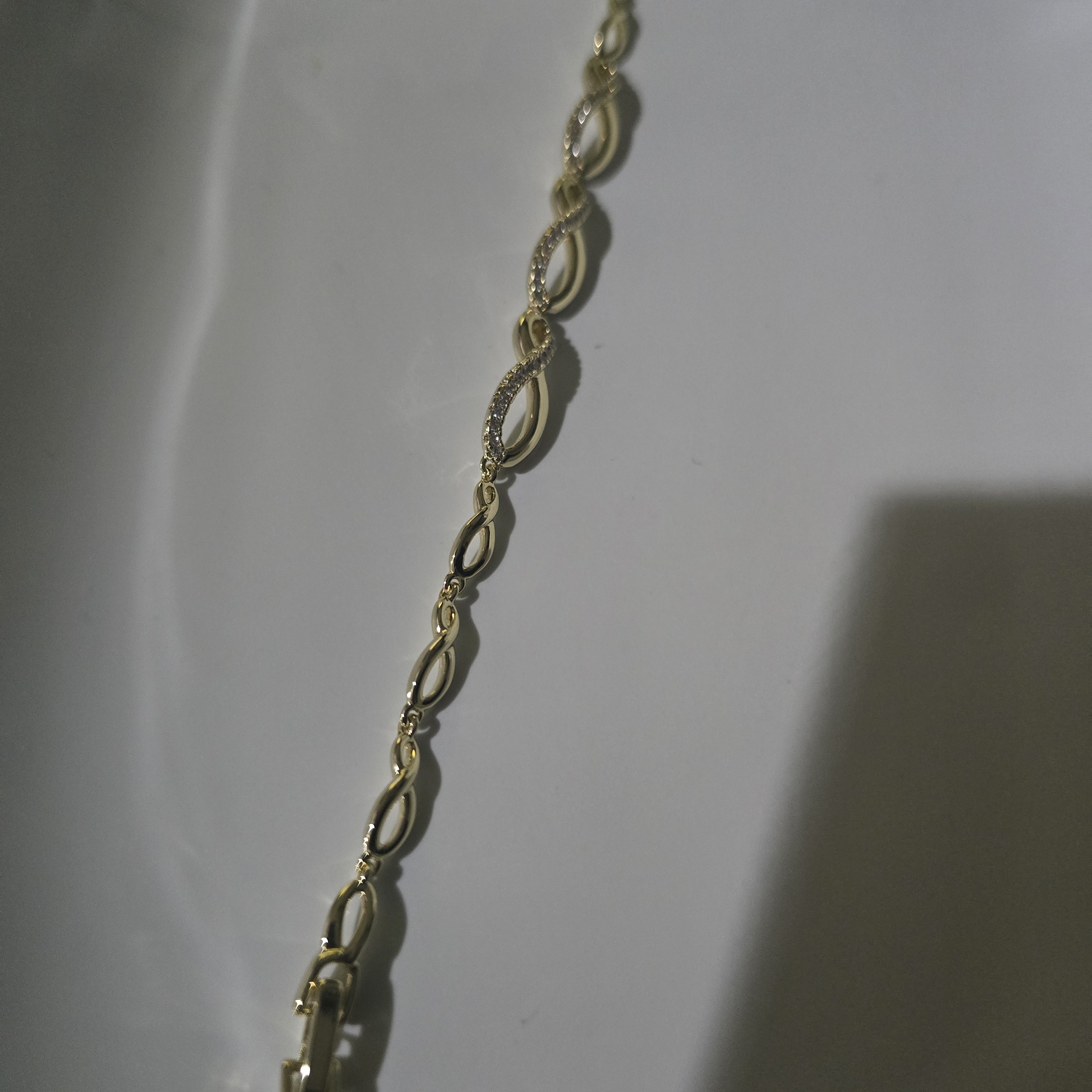 Elegant Gold Link Bracelet
